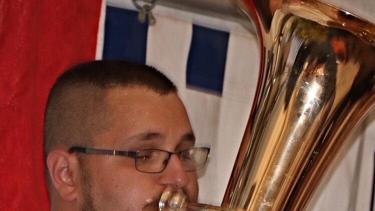 Der Bass bei Dieters Blasmusik.