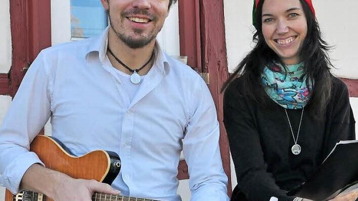 Monika Brand aus Obertheres hat das Musical "Weihnachten für jedermann" geschrieben, und ihr Mann Gerald Brand hat dazu die Arrangements für die Live-Band geschrieben.  Foto: Ulrike Langer