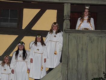 Collien, Johanna, Mia, Anna und das Christkind Foto: Johanna Blum