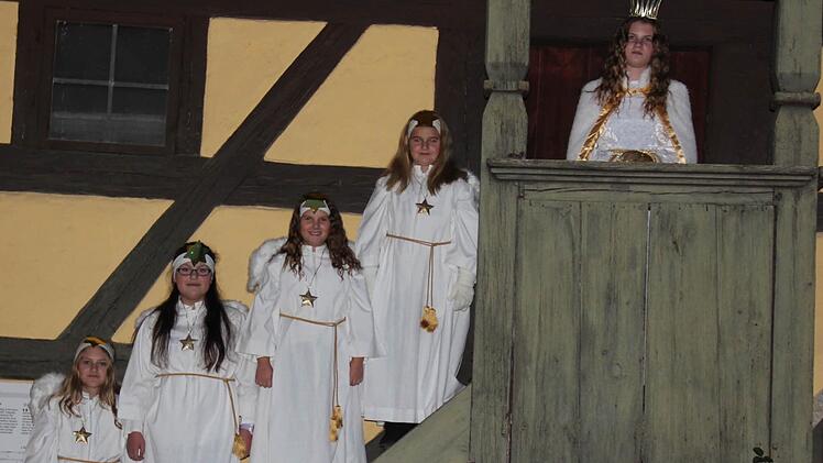 Collien, Johanna, Mia, Anna und das Christkind Foto: Johanna Blum