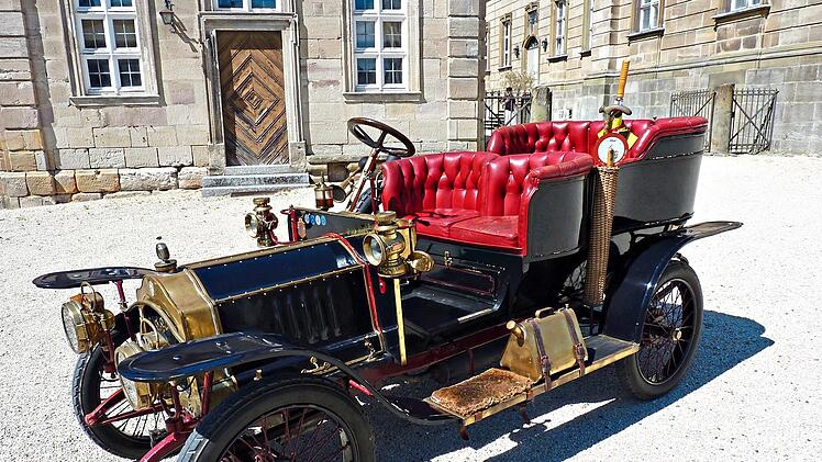 Fr&uuml;her Vertreter der Automobile: der DeDion Bouton. Er war mit acht PS in Paris als Taxi unterwegs.