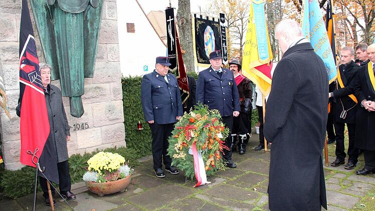 Der Kranz ist niedergelegt.