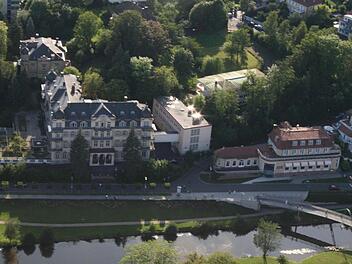 Eine verdächtig hohe Vermittlungsprovision beim Verkauf des "Fürstenhofes" weckte den Verdacht des Finanzamts.  Foto: Edgar Bartl