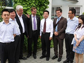 Besucher und Gastgeber (v.l.): Tian Zhiqiang, Yang Guangquan, Willi Müller, Michael Breitenfelder, Zuo Yuqiang, Sebastian Büchs, Yuan Puhua und Teng Li Foto: Galster