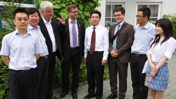 Besucher und Gastgeber (v.l.): Tian Zhiqiang, Yang Guangquan, Willi Müller, Michael Breitenfelder, Zuo Yuqiang, Sebastian Büchs, Yuan Puhua und Teng Li Foto: Galster