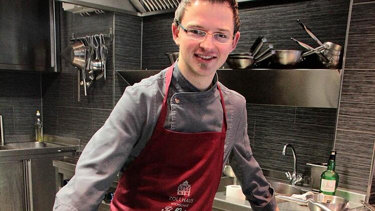 Jäger und Koch: Christopher Kraus am Herd. Fotos: Nikolas Pelke