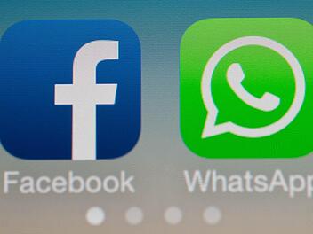 Das weltgrößte Online-Netzwerk Facebook will den populären Kurznachrichtendienst WhatsApp für 16 Milliarden Dollar schlucken. Der hohe Kaufpreis wird in bar und Facebook-Aktien bezahlt, wie das US-Unternehmen am Mittwoch ankündigte. Foto: Patrick Pleul/dpa