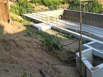 Millionen muss Hirschaid über Jahre verteilt investieren, um seine Abwassertechnik zu modernisieren. Während an Schlammstapelraum (Bild) und Pumpwerk für das Schmutzwasser aus Sassanfahrt noch gebaut wird, soll Klärschlamm energetisch verwertet werden.  Archivbild: WB