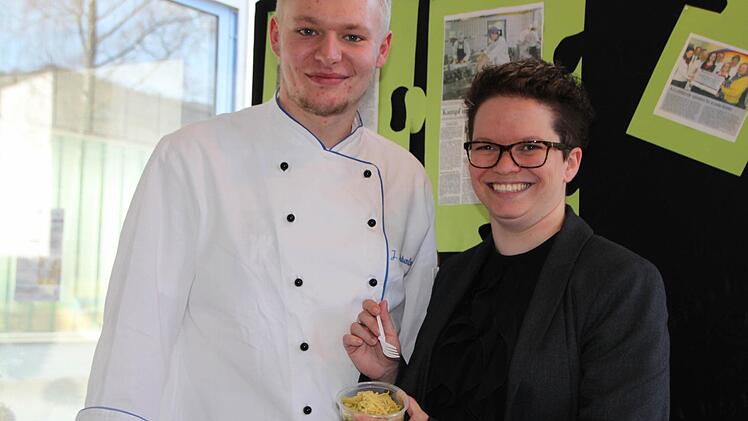 Dorint: Sarah Zielonka und Jonas Ankenbrand kochen live beim Tag der Ausbildung in Bad Brückenau am 22. März 2015. Foto: Ulrike Müller