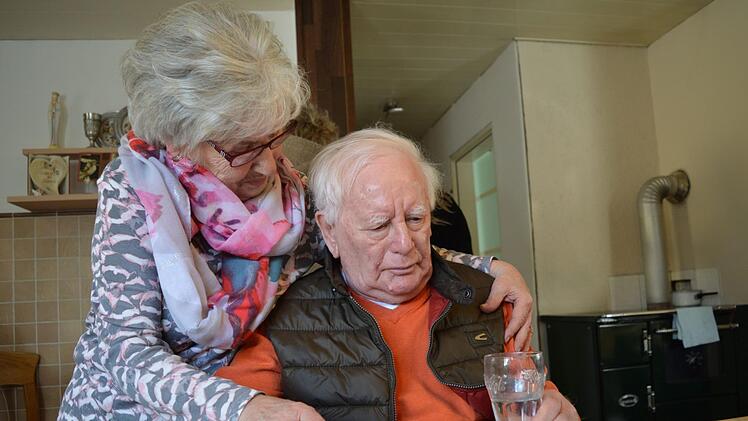 Der 81-jährige Hans Gebhardt aus Kirchehrenbach hat den Pflegegrad 4. Früher war unter anderem Vorsitzender im Sportverein. Foto: Ronald Heck