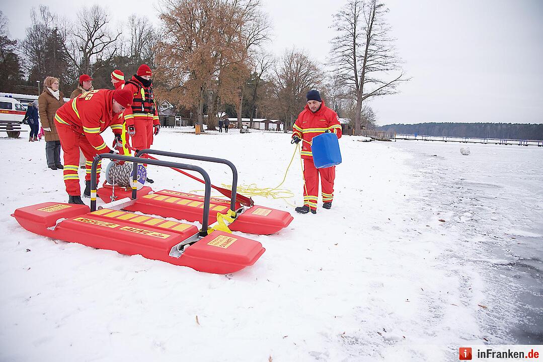 Eislaufverbot auf Dechsendorfer Weiher - DLRG-Kräfte sind vor Ort