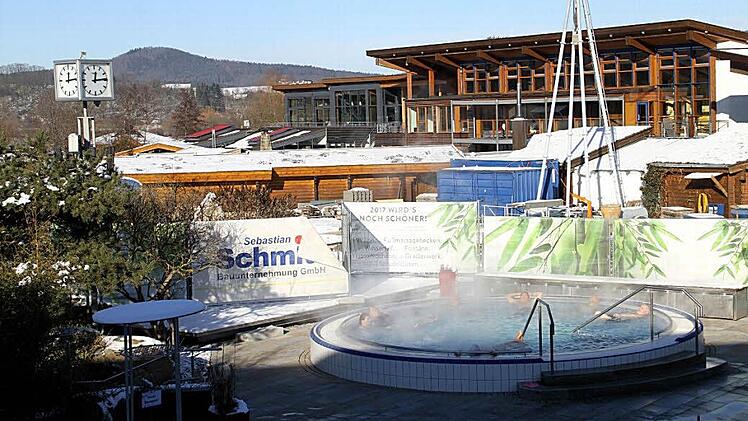 Mit der Sanierung der Terrassenbecken und des Erlebnisbeckens im Außenbereich steht in diesem Jahr der dritte Teil der Generalsanierung auf dem Programm.  Foto: Gerda Völk
