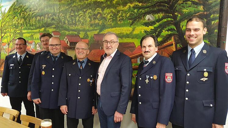 Die Führungsriege mit dem Bürgermeister