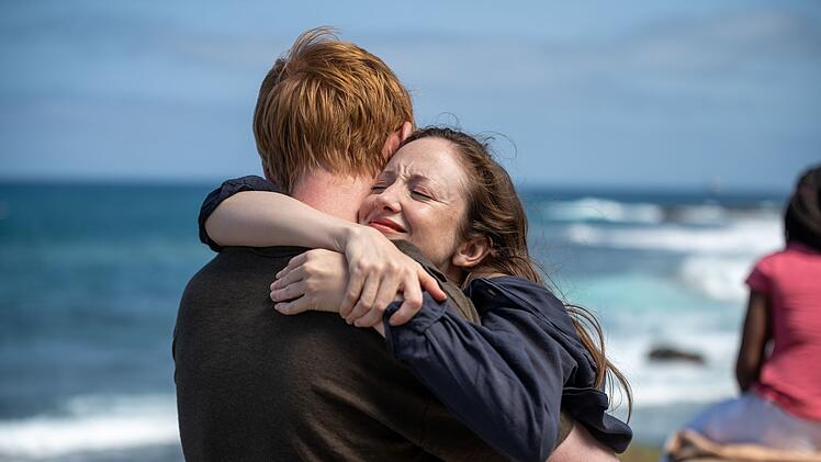 Wiedersehen nach langer Pause: Alice (Andrea Riseborough) und Jack (Domhnall Gleeson) treffen sich zufällig im Urlaub.