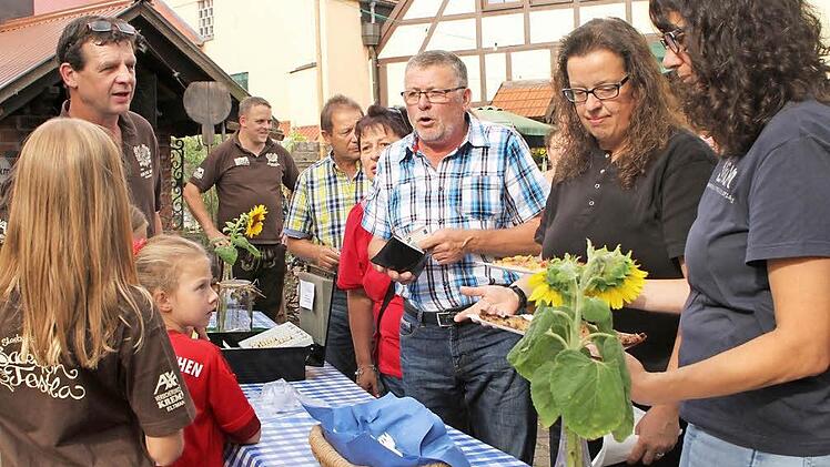 Viele Helfer waren im Einsatzversuchten an den Ständen die Gäste zu verwöhnen.