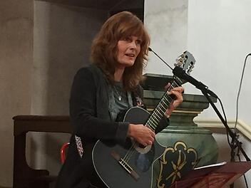 Eva-Maria Klöhr in der Klosterkirche auf dem Kreuzberg. Regina Rinke