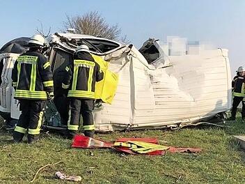 Der Transporter war nur noch schrottreif. Foto: Kreisbrandinspektion Erlangen-Höchstadt