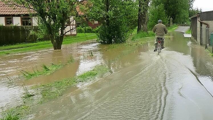 Auch die Wannig trat beim Hochwasser am 1. Juni 2013 an mehreren Stellen über die Ufer.  Foto: Anton Then