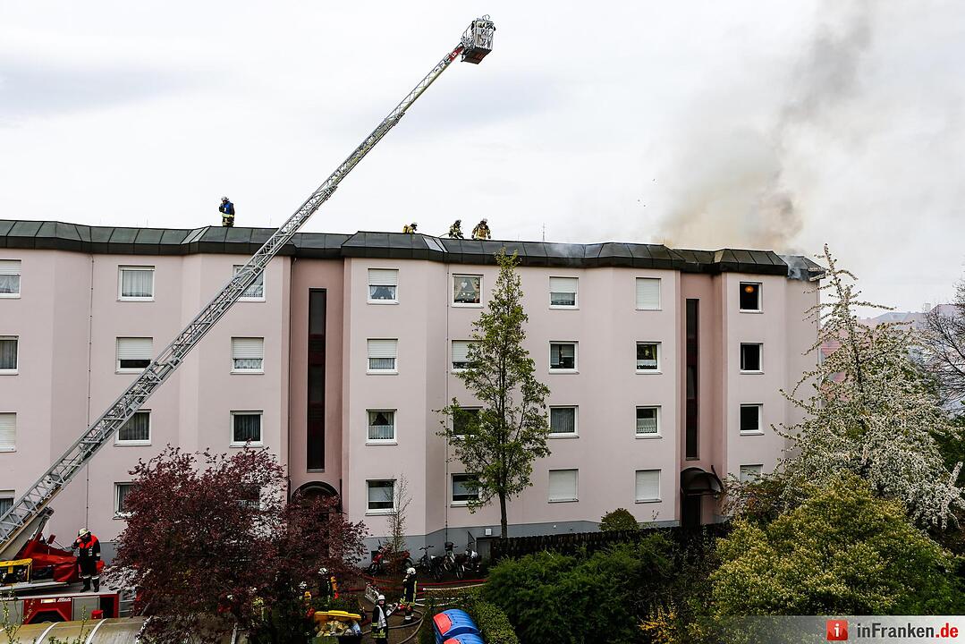 Bamberg: Großbrand in Mehrfamilienhaus