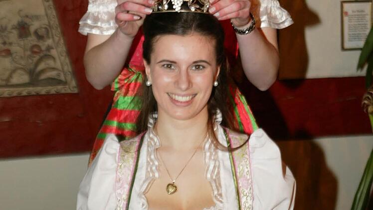 Lorena Wolf ist die neue Kleinlangheimer Weinprinzessin.  Foto: amo