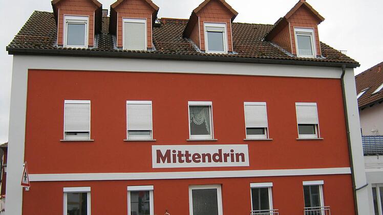 Das Haus von der Hauptstraße her