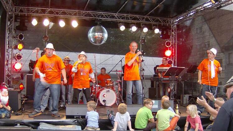 "Die Schmetterlinge" hatten großen Spaß bei ihrem Auftritt und bereiteten diesen auch ihrem Publikum.  Fotos: Petra Malbrich