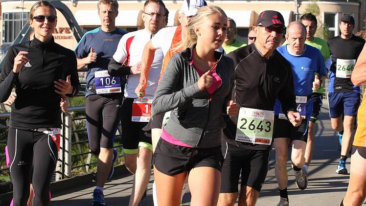 Im letzten Jahr liefen 420 Teilnehmer beim ersten "run and fun" in Bad Kissingen mit.  Foto: Archiv/Reinhold Nürnberger