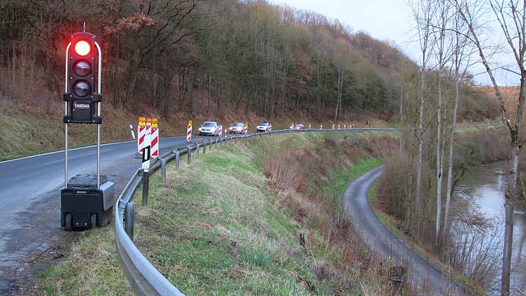 Das Staatliche Bauamt will im nächsten Frühjahr das Teilstück der Staatsstraße 2290  zwischen Euerdorf und Aura erneuern. Winfried Ehling