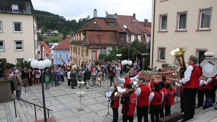 Karl Ebner  wurde am 24. Juni 1978 zum Priester geweiht. Anlässlich seines 40. Priesterjubiläums wurde ein Festgottesdienst in der Stadtpfarrkirche Bad Brückenau gefeiert. Foto: Ulrike Müller