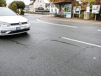 Die Buckenhofener Straße in Forchheim ist eine der Kreisstraßen, bei denen geprüft werden muss,  ob bauliche oder verkehrsbeschränkende Maßnahmen eingeleitet werden müssen. Foto: Barbara Herbst