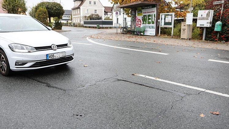 Die Buckenhofener Straße in Forchheim ist eine der Kreisstraßen, bei denen geprüft werden muss,  ob bauliche oder verkehrsbeschränkende Maßnahmen eingeleitet werden müssen. Foto: Barbara Herbst