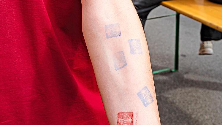 Die Stempel auf dem Arm sind Grundlage f&uuml;r die Wertung.