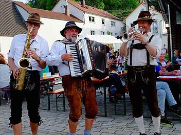 Die Steyrthaler Musikanten (mit dem Sulzthaler Trompeter Michael Heinlein) gaben den musikalischen Auftakt. Foto: Gerd Schaar