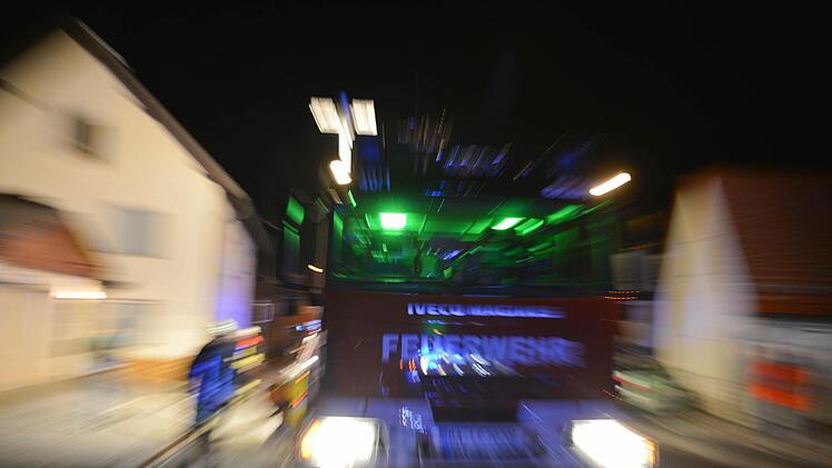 Am frühen Sonntagmorgen musste die Feuerwehr in Bayreuth ausrücken. Symbolbild: Ronald Rinklef