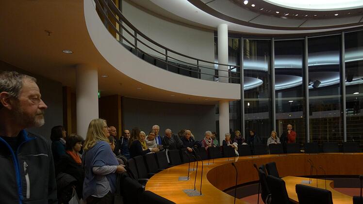 Im Rahmen der Fahrt zum Gastspiel in Berlin besuchten Freunde des Kammerorchesters auch den Bundestag. Foto: Wolfgang Reichelt