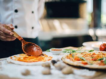 Bei der Wahl des Restaurants gibt es viel zu beachten. Einige Kriterien sind ziemlich schnell zu erkennen. Symbolfoto: 9mot/Adobe Stock