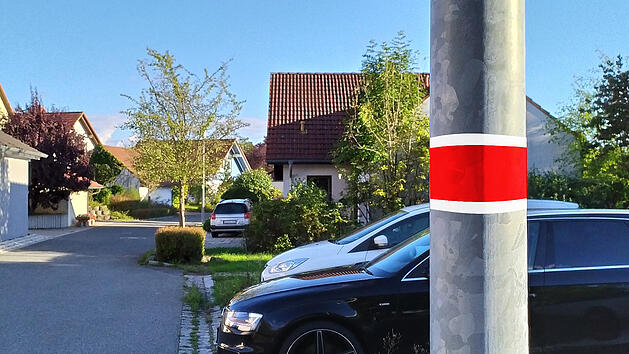 Was hat es mit dem rot-weßen Laternenring auf sich?