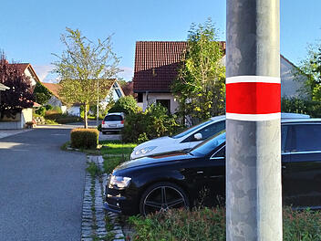 Was hat es mit dem rot-weßen Laternenring auf sich?