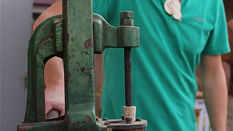 So wurden Flaschen verkorkt.