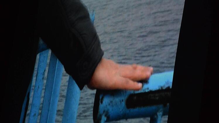 Aus Khismatovs Video "Music for the meet of ships"