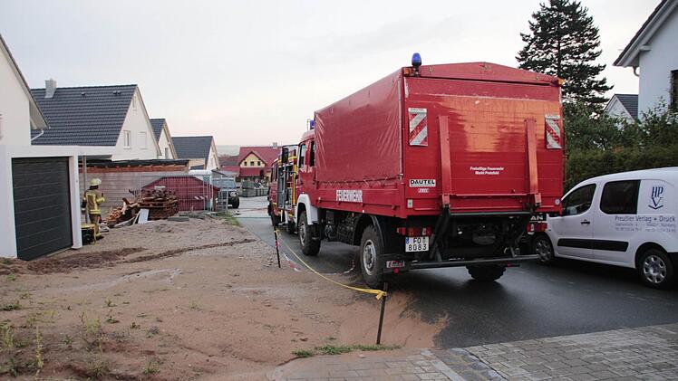 Die Erde wurde auf die Straße geschwemmt