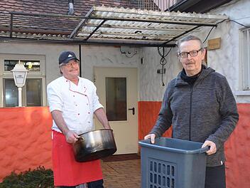 Nach 16 Jahren gehen sie gemeinsam: Manfred Weiß (rechts) und sein Koch Gerald Kirsch