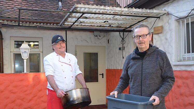 Nach 16 Jahren gehen sie gemeinsam: Manfred Weiß (rechts) und sein Koch Gerald Kirsch
