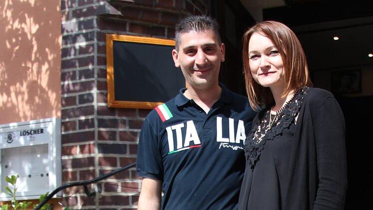 Patrizio D'Aniello und Aneta Popik vom Ristorante Saporito in Höchstadt bewirten noch bis Mitte Oktober ihre Gäste  in der Oberen Brauhausgasse. Am 1. Dezember eröffnen sie  in der Alten Schranne. Foto: Christian Bauriedel