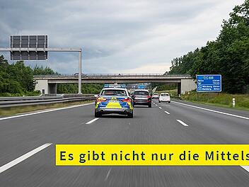 Polizei Mittelfranken warnt vor "Mittelspurschleichern". Polizei Mittelfranken warnt vor "Mittelspurschleichern".