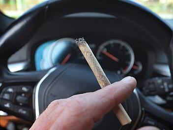 Cannabis am Steuer: Bundestag diskutiert über neues Gesetz - Autoclub äußert Bedenken