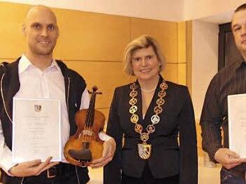 Andreas Haensel (l.) und Stefan Walsch wurden von Bürgermeisterin Gertrud Werner besonders gewürdigt.  Foto: Petra Malbrich
