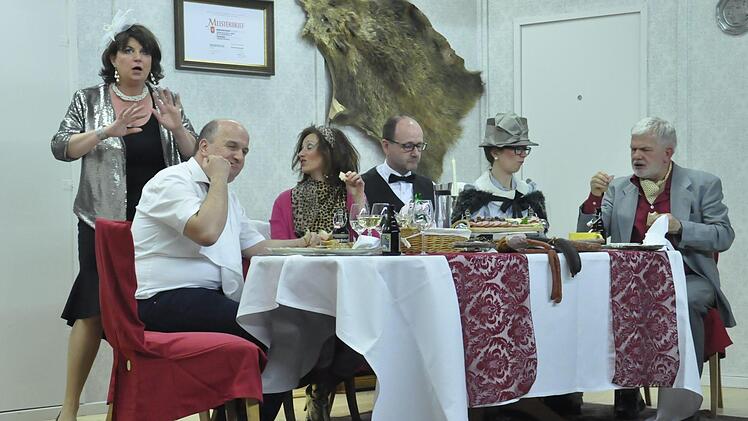 Sie schafften etwas, worüber manche Theatergruppe neidisch werden könnte: Sie begeisterten zwei Stunden lang ihr Publikum auf höchstem Niveau.  Foto: Peter Klopf