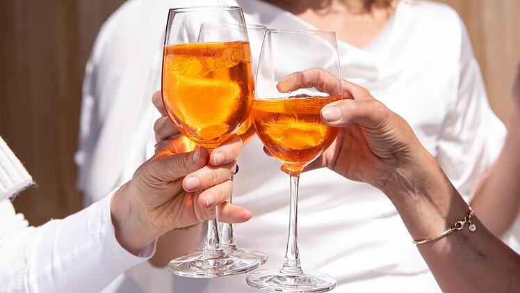 Ab einem Alter von 40 Jahren soll Alkohol sogar förderlich für die Gesundheit sein.