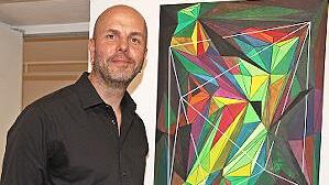 Volker Wunderlich aus Goldkronach zeigt sein Werk „Farbkristallisation“.
